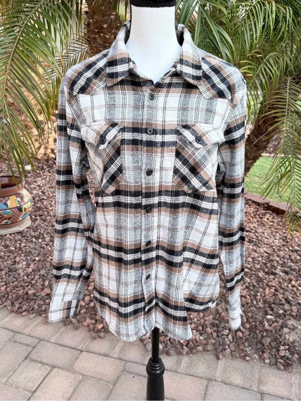 Frye and Co. Men’s flannel button shirt - Size M